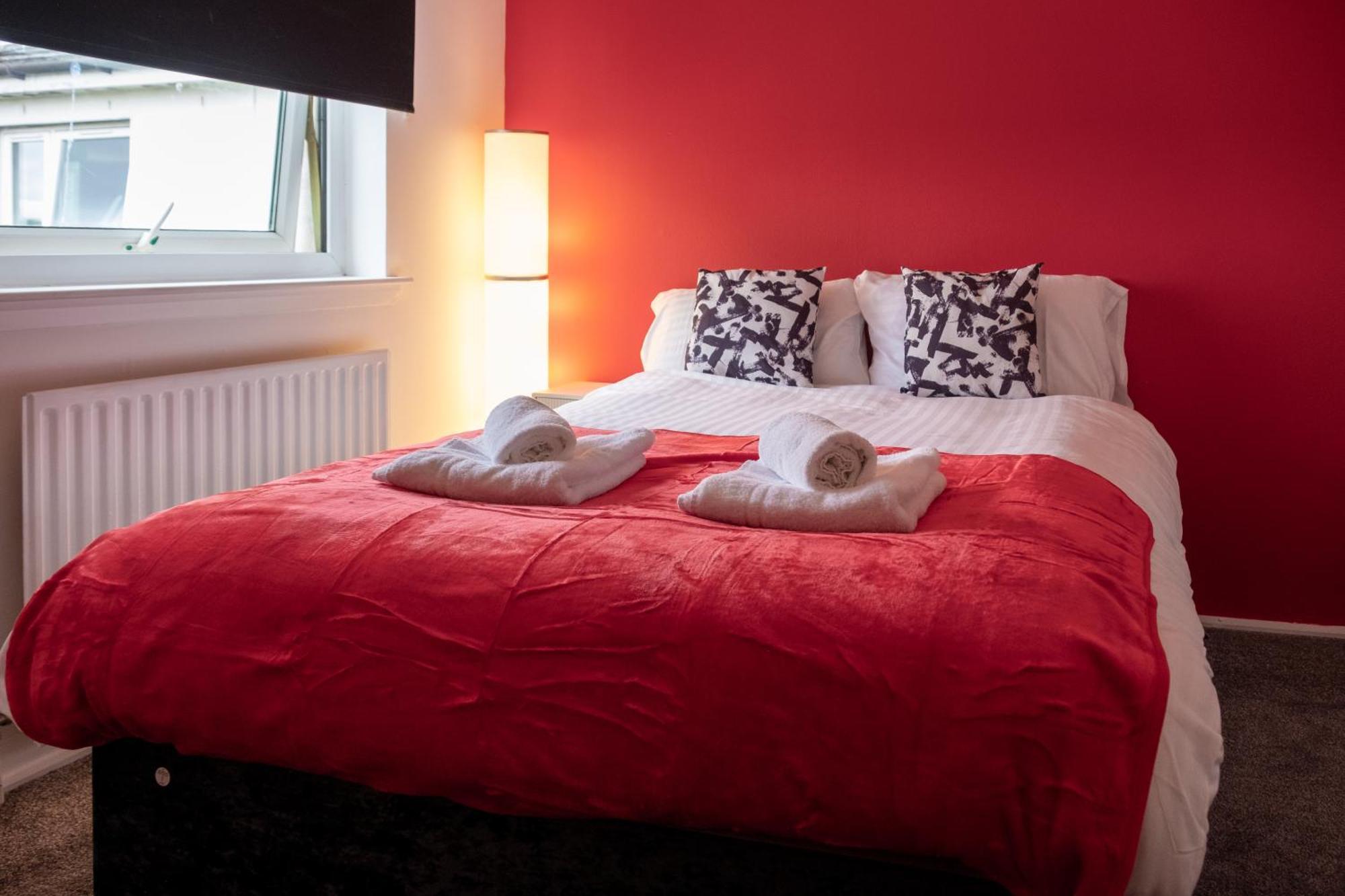 2 Bedroom Beautiful Apartment In Motherwell Mossend Exterior photo